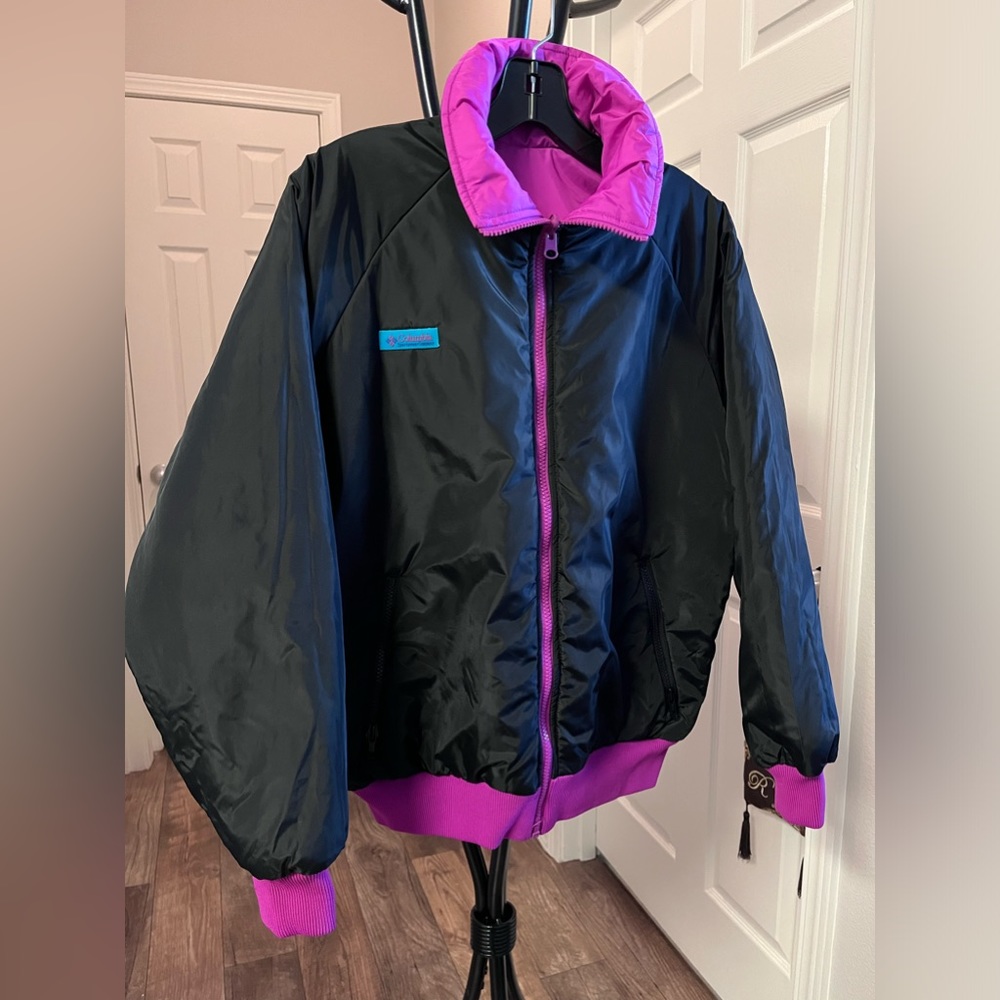 COLUMBIA Sportswear REVERSIBLE Fuchsia & Black medium weight NYLON Jacket - Picture 3 of 15